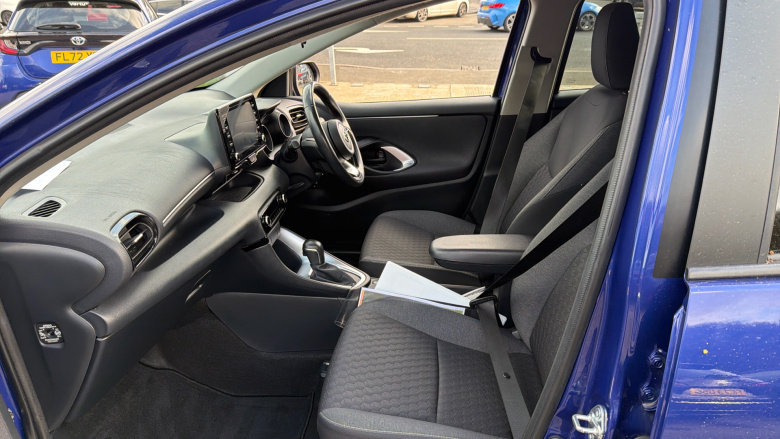 Toyota Yaris 1.5 Hybrid Design 5dr CVT Hybrid Hatchback